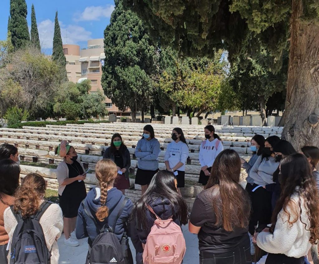 בית קברות נחלת יצחק