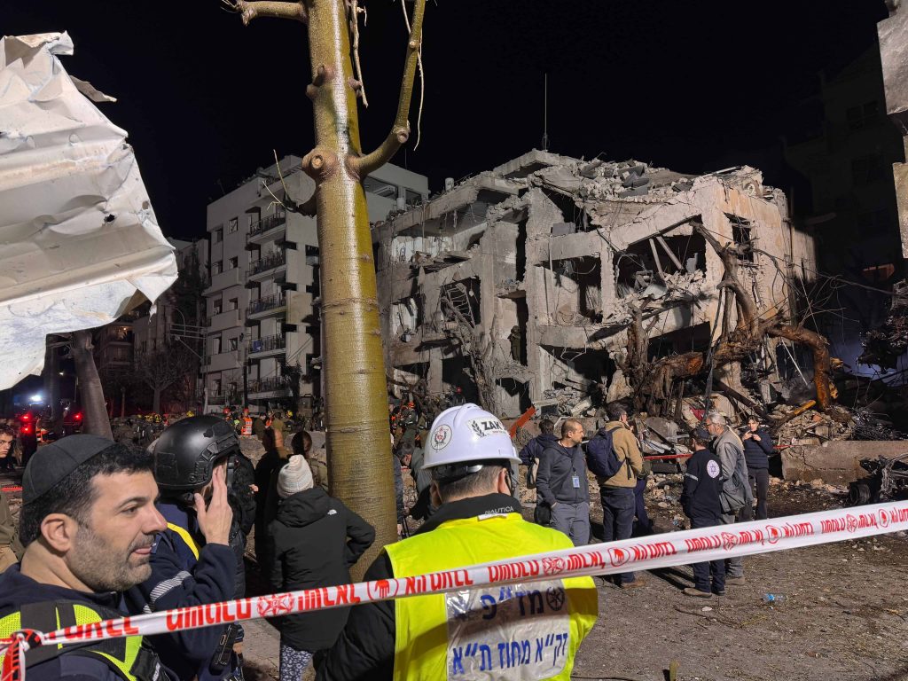 זירת נפילת טיל איראני בתל אביב