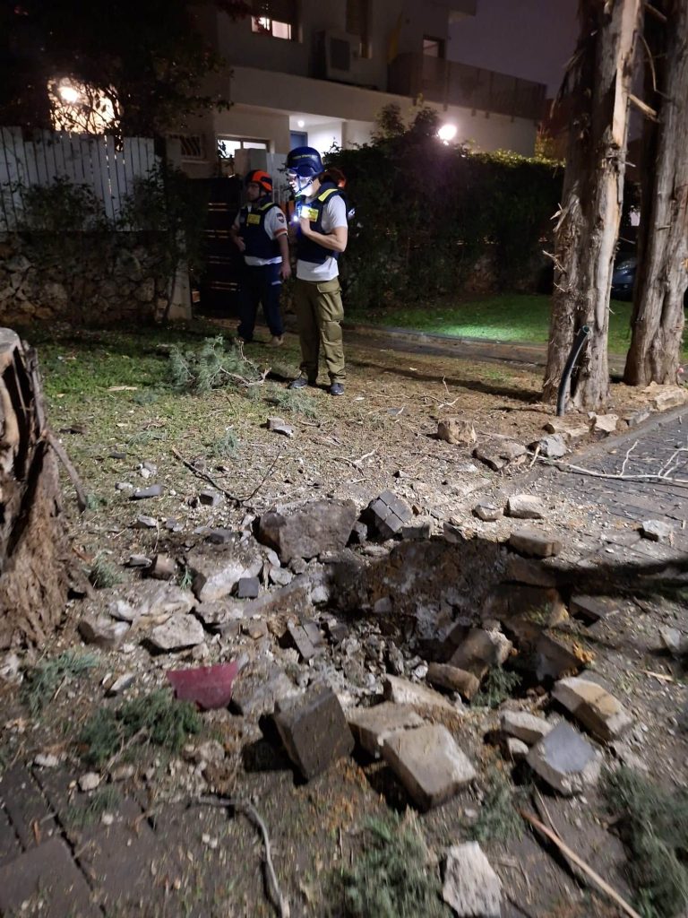 נפילת פצצת מצרר בשד' הגיבורים בגבעת שמואל