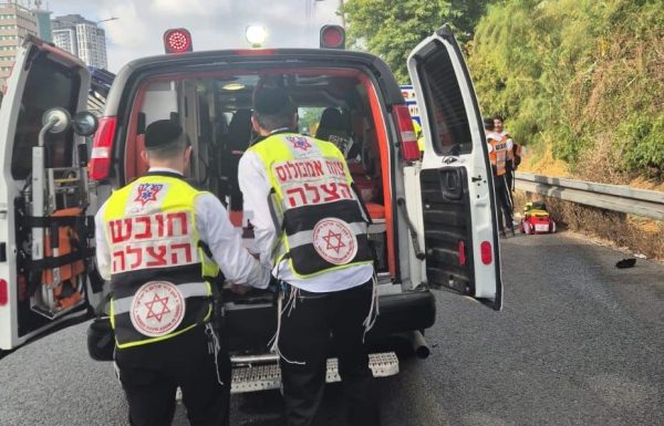 מחלף גבעת שמואל: רוכבת אופנוע בת 25 פונתה במצב בינוני לאחר שנפגעה מרכב