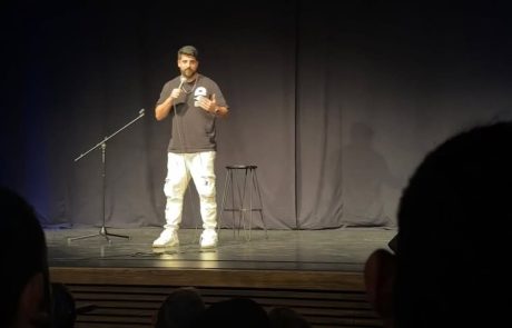 הסטנדאפיסט מתן פרץ הופיע למשרתי המילואים בגבעת שמואל