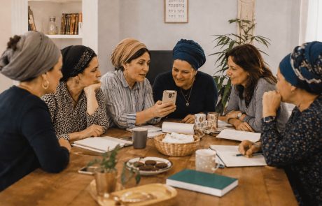 ערב ייחודי בגבעת שמואל: ״משדכות בקהילה״ ערב פתוח לכל הנשים – מחברות לבבות ובונות בתים