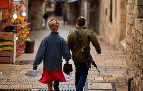 “צו על הגב”: ספר שירה שכתבה תושבת העיר מספר את סיפורן ומאבקן האישי של נשות המילואמניקים