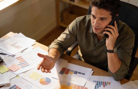 שיווק דיגיטלי לעסקים קטנים, למה תקציבים נשרפים ואיך יועץ שיווק חוסך עשרות אלפי שקלים