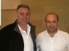 סיכום השבת: שר הביטחון בנט נפגש עם תושבים בגבעה. מחוץ לבית הכנסת הפגינו עם שלטים